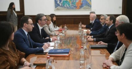 Vučić se sastao s ambasadorima Kvinte, traži da se policiji Kosova oduzme nadležnost