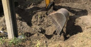 Na neobilježenim parcelama na groblju pronađeni ostaci dvije osobe