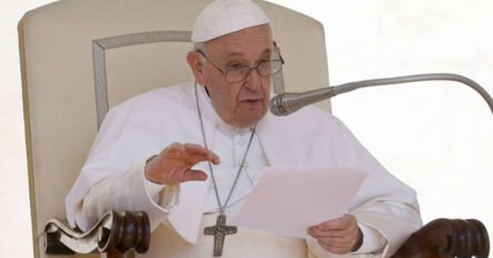 Papa Franjo: Oni koji vode ratove misle da su moćni, ali su jadni