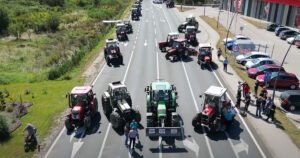 Poljoprivrednici blokirali saobraćaj prema Tuzli, iznijeli su svoje zahtjeve