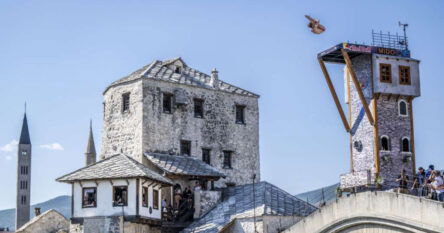 Red Bull Cliff Diving: Carlson i Preda zadržali vodstvo