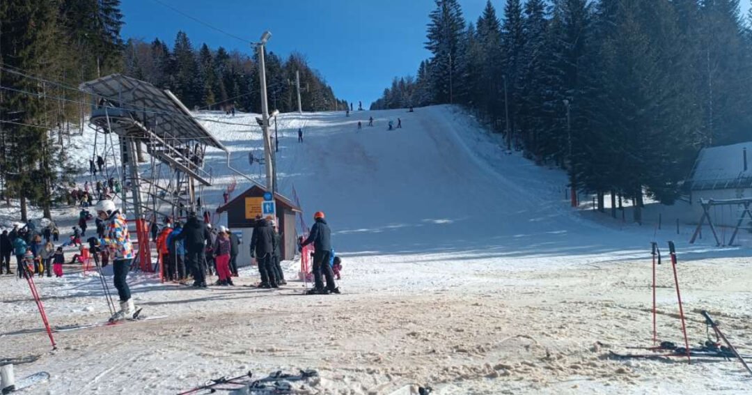 ski lift ponijeri skijanje