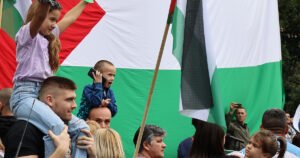 Prkos u Mostaru: Više stotina ljudi izašlo na proteste podrške Palestincima