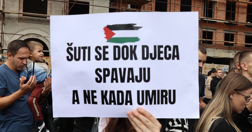 Prkos u Mostaru: Više stotina ljudi izašlo na proteste podrške Palestincima