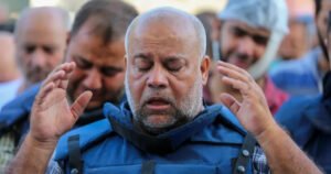 Novinar Al Jazeere predvodio dženazu svojoj porodici ubijenoj u izraelskom napadu