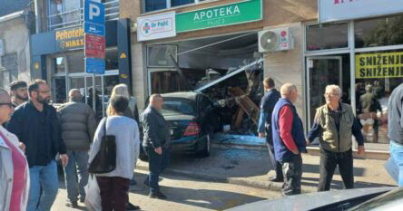 Mercedesom uletio u apoteku u kojoj su se u tom trenutku nalazile tri osobe