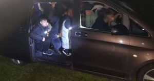 Državljanin BiH u Mercedesu pokušao prokrijumčariti 22 strana državljana