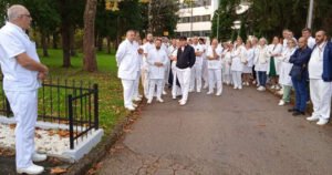 Ljekari u Kantonalnoj bolnici održali štrajk upozorenja: “Nije sve u novcu, ali…”