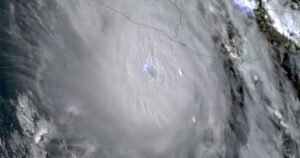 Meksiko se sprema za uragan Otis, opasnost od “katastrofalne štete”