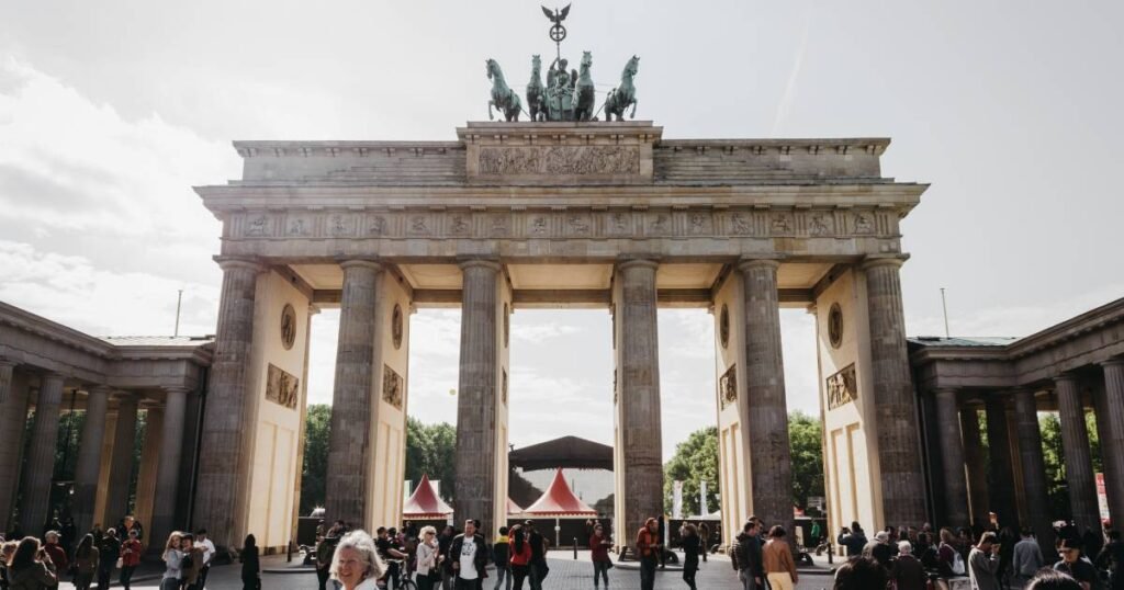 Najtiražniji njemački list objavio Manifest u 50 tačaka: “Pravila za strance”
