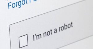 Ljudi tek sad otkrivaju šta se događa kad kliknu “Nisam robot” i prilično su šokirani