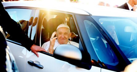 Papa Franjo najavio mogućnost blagoslova za istospolne zajednice