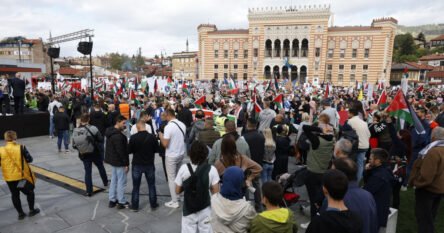 Veliki broj građana okupio se u Sarajevu na skupu podrške palestinskom narodu