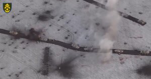 Rusi krenuli velikom kolonom tenkova krenuli u napad. Teško su stradali