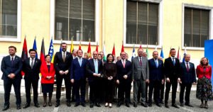 Srbijanski šef diplomatije odbio da se slika s kolegama nakon sastanka u Tirani