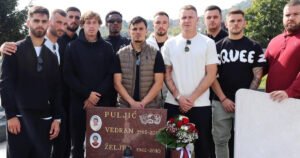 Nogometaši Sarajeva posjetili grob Vedrana Puljića, lijep gest napravio i Željezničar