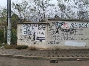 Policija se oglasila o uvredljivim grafitima koji su ispisani u nedjelju navečer