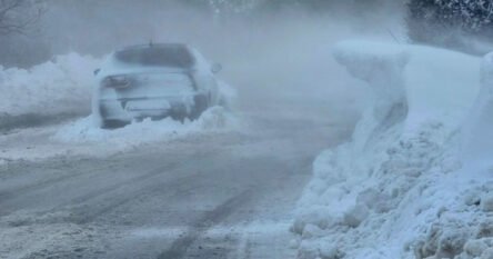 Snježna oluja pogodila Balkan: Jedna osoba poginula, ljude spašavali iz autobusa i auta