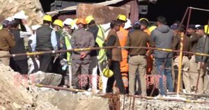 Spasioci i dalje buše tunel kako bi spasili 40 radnika koji su zatrpani već peti dan