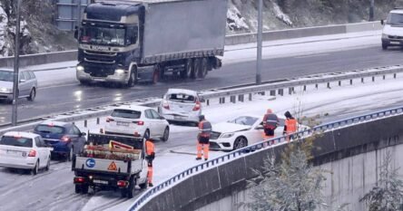 Haos na cestama u Dalmaciji: Kamioni zameteni u snijegu, u Splitu ledena kiša