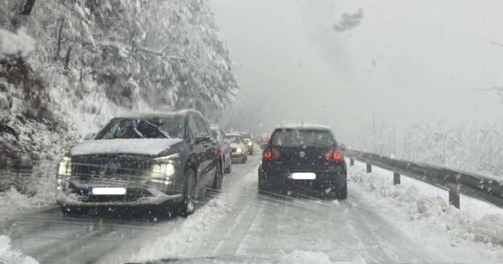Kiša, susnježica i snijeg: Vozači na pojedinim dionicama pozvani na oprez