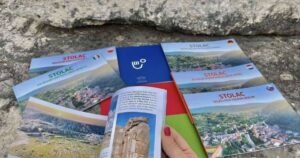 “Stolac – Muzej pod vedrim nebom”, novi vodič kroz gradić na Bregavi na šest svjetskih jezika