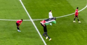 Burna noć u Ligi prvaka: Šokantan poraz Uniteda, zbog zastave Palestine prekinut meč