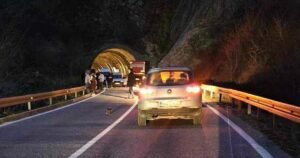 Strahovit sudar u tunelu na M-17: Jedna osoba poginula, saobraćaj potpuno obustavljen