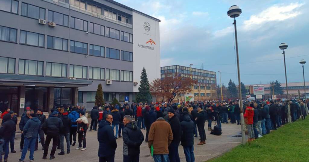 Protest radnika ArcelorMittala i danas zgradom uprave: “Mi smo već izgubili”