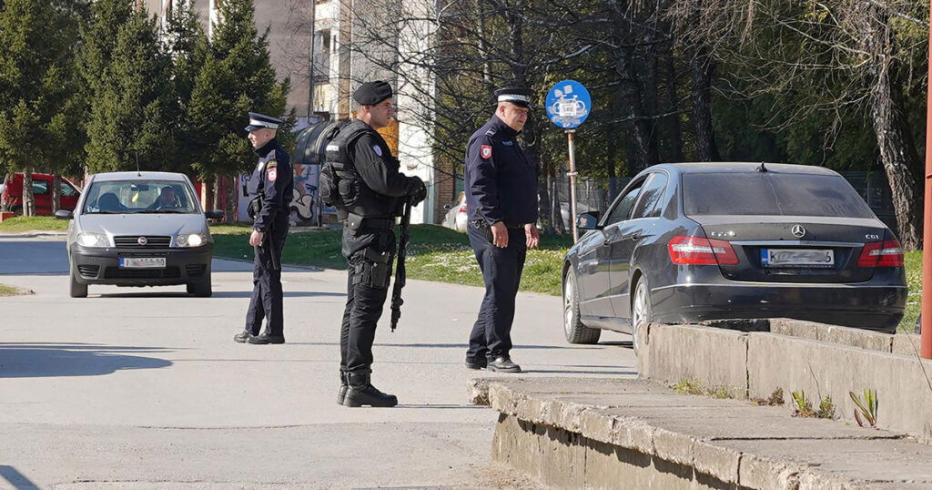 Bračni par mobitelima snimao pokušaj ubistva. Zvali policiju, ona nije reagovala!?