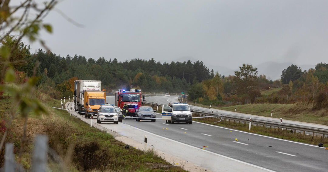 Sudar motocikla i kombija kod Gospića, poginulo dvoje ljudi