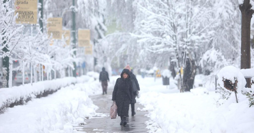 Sarajevo prekrilo 30ak centimetara snijega