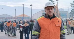 Radnici ArcelorMittala zbog smanjenja plate protestuju pred upravnom zgradom
