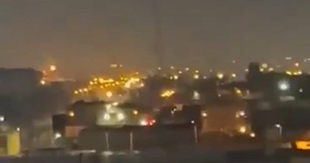 Čuju se sirene: Područje kod američke ambasade zasuto raketama, odjekuju eksplozije