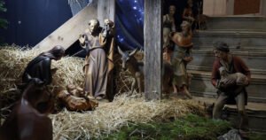 Katolici slave Badnji dan: Uređuje se kuća, kiti se božićno drvce, peku se kolači…