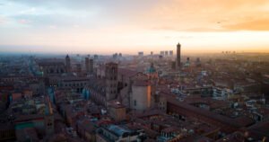 Krivi toranj u Bolonji zatvoren zbog straha da bi se mogao srušiti
