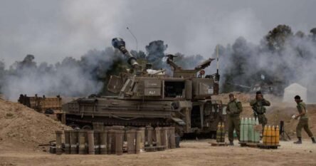 Tenkovi, oklopnjaci i buldožeri: Izraelske snage okružuju glavni grad na jugu Gaze