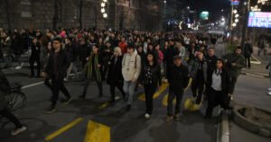 Novi protesti u Beogradu, priključili se studenti: Ispred RIK-a odzvanja “Vučiću, lopove”