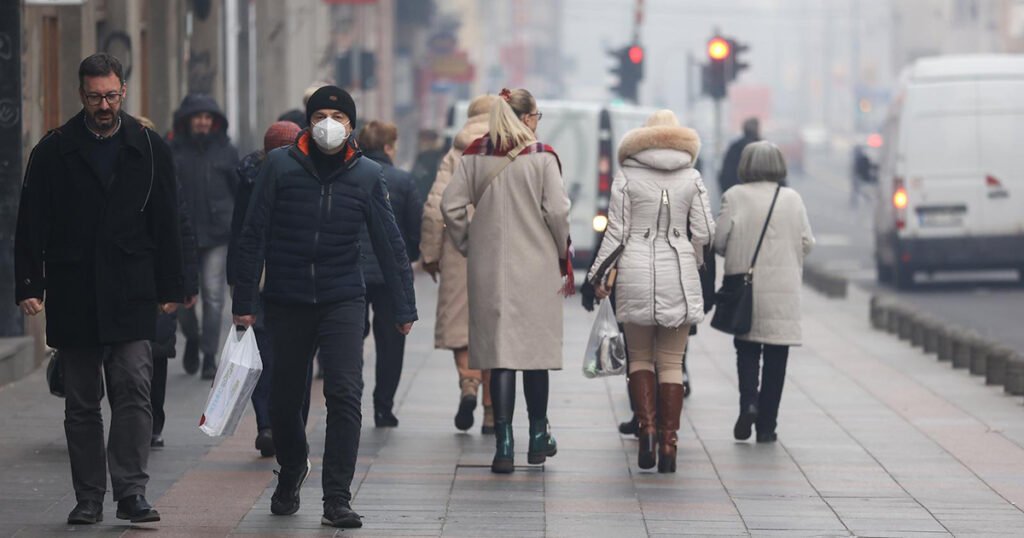 Građani na ulicama Sarajeva nose maske zbog velikog zagađenja zraka