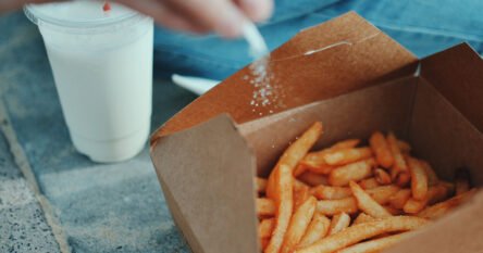 Dijetetičarka otkrila šta se događa s našim tijelom ako jedemo previše soli