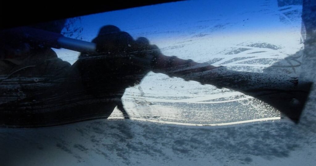 Odlični trikovi kojima ćete spriječiti stvaranje leda na staklima automobila