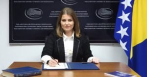 Mia Karamehić Abazović nezadovoljne mlade u Sarajevu nazvala “hiperprivilegovanom kastom”