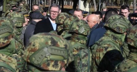 Vučić: Do kraja godine vojska Srbije bi mogla dobiti veliku količinu dronova “kamikaza”