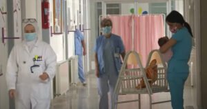 Sve više hospitalizirane djece na UKC Tuzla: Jednom dječaku (16) se bore za život