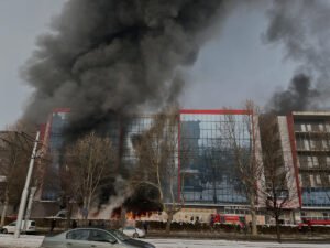 Drama u Sarajevu, požar zahvatio i centralnu zgradu u pijačnom kompleksu Heco