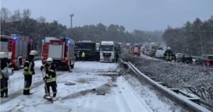 Snježni haos u Njemačkoj, kolona duga 30 km: “Stojimo na mjestu već 16 sati”