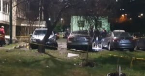 Na Amira Pašića Faću sinoć ispaljeno do pet metaka i oštećena tri vozila
