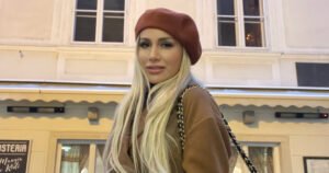 “Blic”: Selma Bajrami zadržana na aerodromu u Beogradu, zabranjen joj ulazak u Srbiju