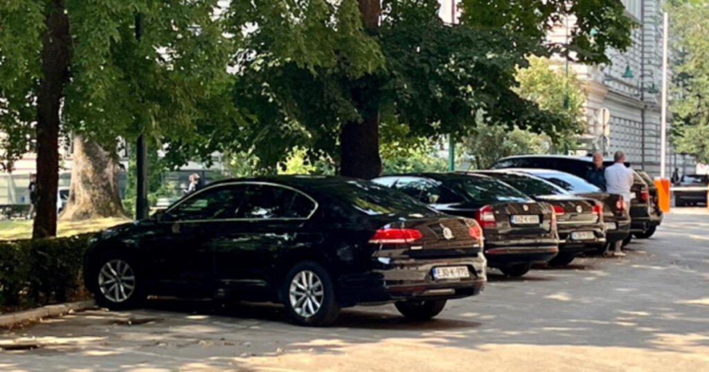 Bivši Bakirov savjetnik, Borjanina kuma i SNSD-ov Ristović čekaju nova vozila