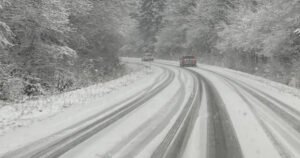 Saobraćaj usporen zbog snijega u većini dijelova BiH, najteža situacija na prevojima